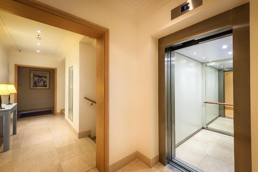 Тиват: Porto Montenegro Tara 302