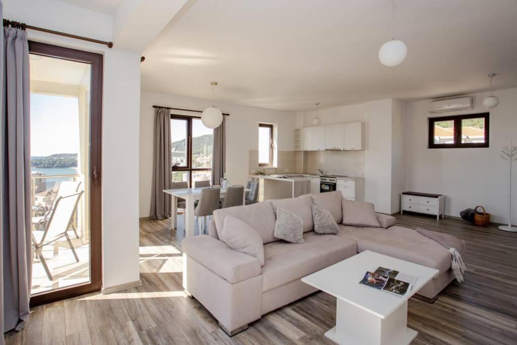 Будва: 3 Bedrooms Penthouse with roof terrace Rafailovici