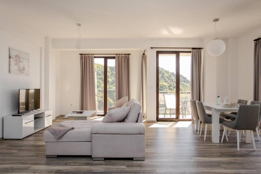 Будва: 3 Bedrooms Penthouse with roof terrace Rafailovici