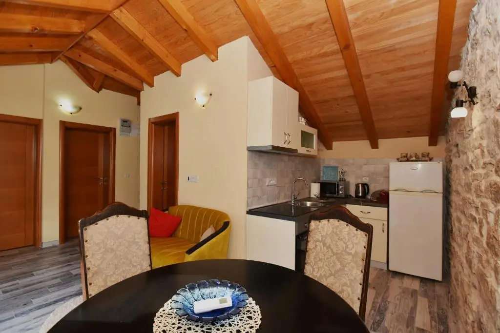 Стрп: Stone House Morinj