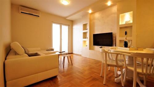 Будва: Lux Apartment 777
