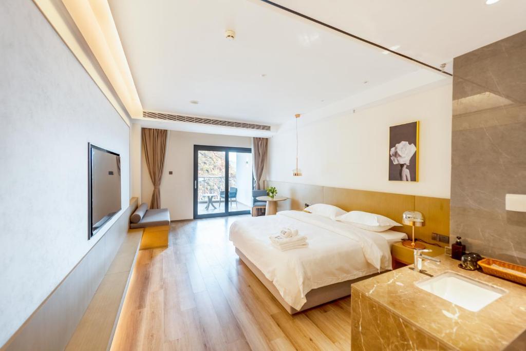 Дали: Yushi Beach Hostel