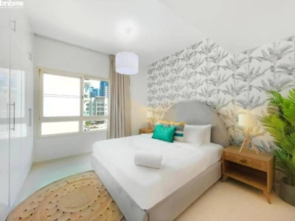 Дубай: Spectacular 1BR - Community View - bnbmehomes - 302