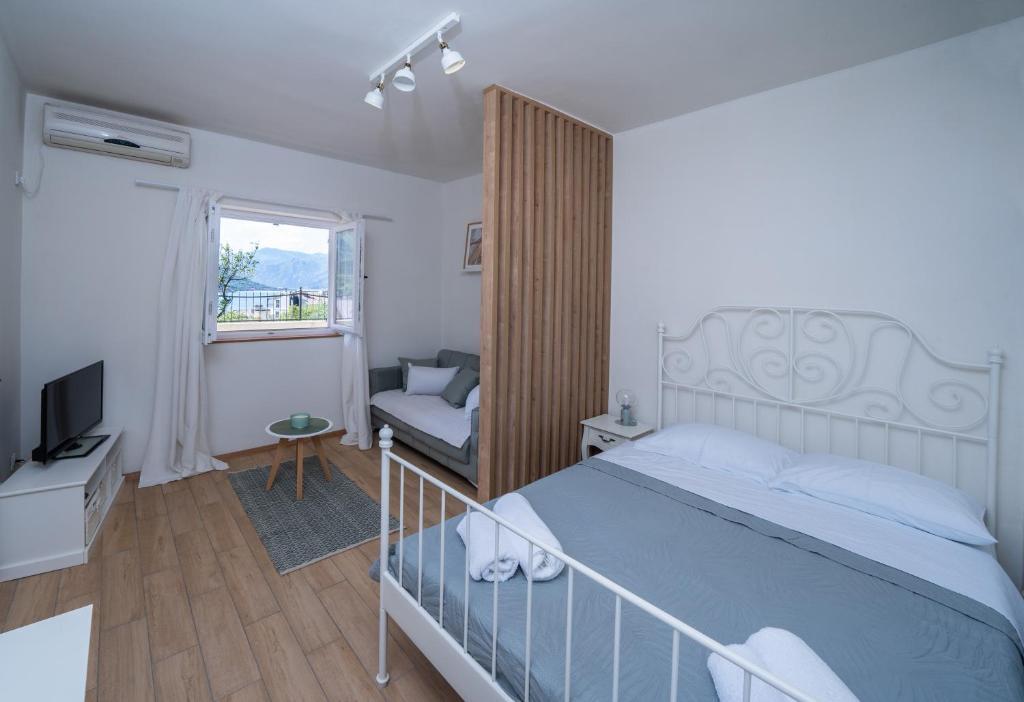Доброта: 3M - Stylish studio apartment with terrace