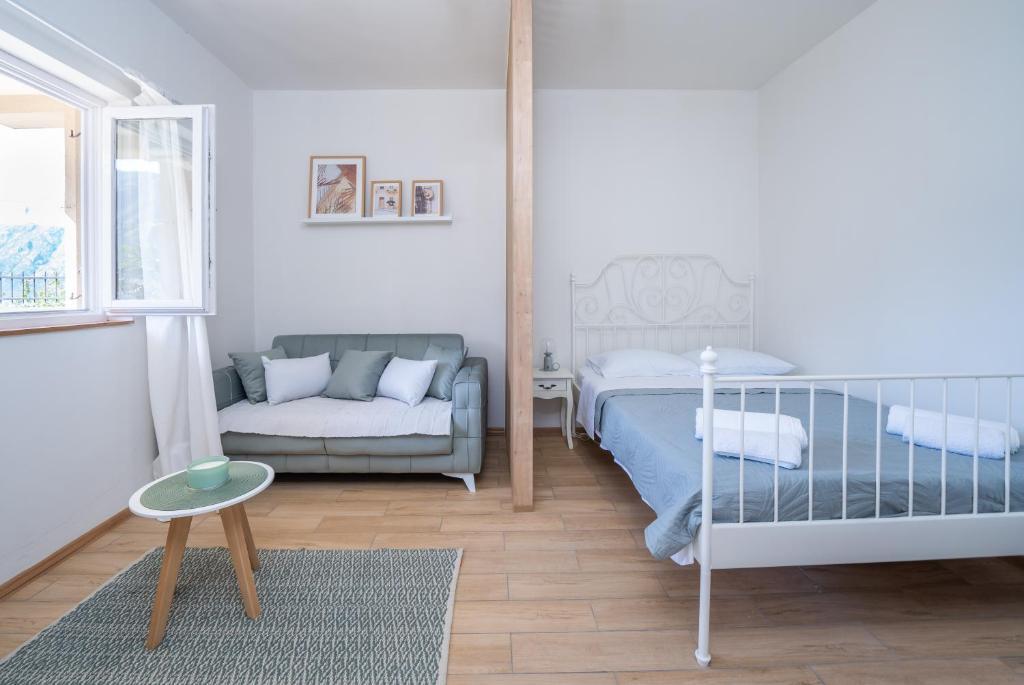 Доброта: 3M - Stylish studio apartment with terrace