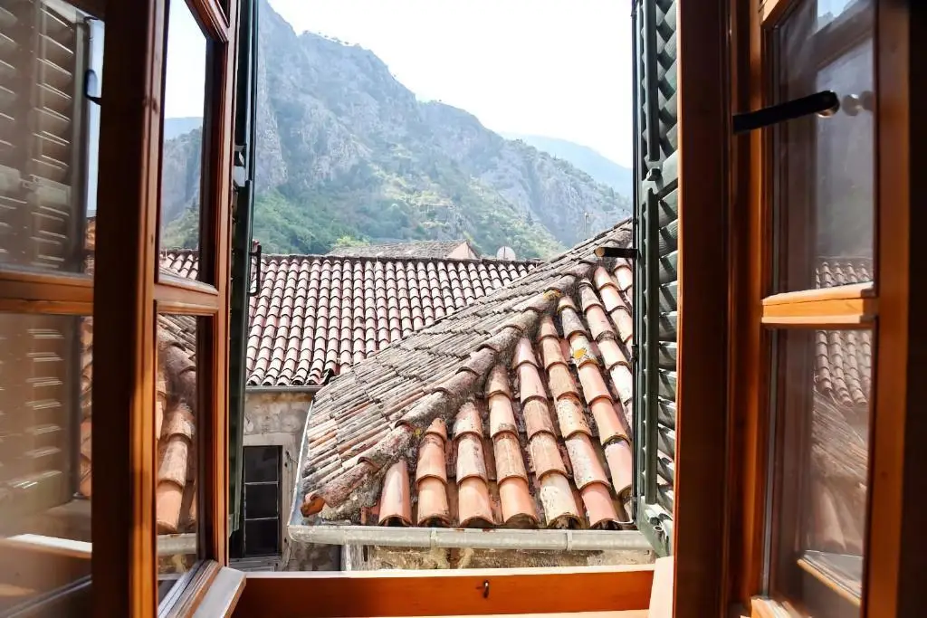 Доброта: Cozy & Extravagant Suite in Antique Bizanti Palace