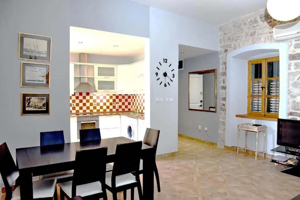 Доброта: Cozy & Extravagant Suite in Antique Bizanti Palace