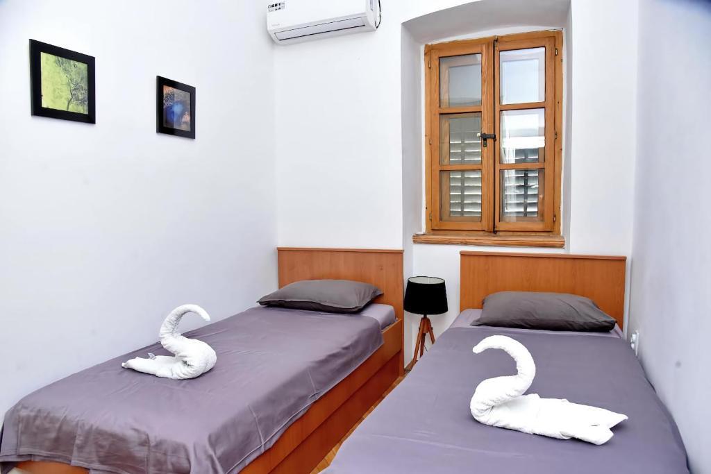 Доброта: Cozy & Extravagant Suite in Antique Bizanti Palace