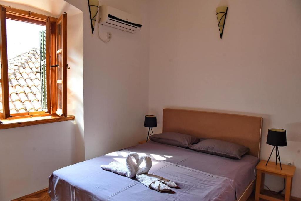 Доброта: Cozy & Extravagant Suite in Antique Bizanti Palace