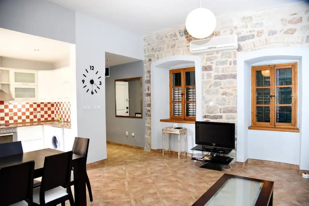 Доброта: Cozy & Extravagant Suite in Antique Bizanti Palace