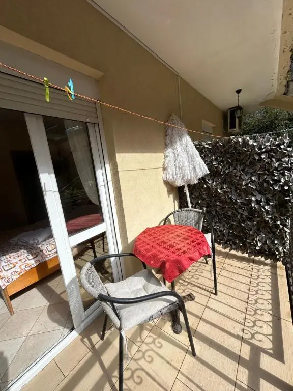 Доброта: Studio on the coast, with a view of the sunrise,free we-fi