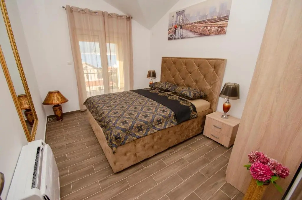 Крашичи: Leut Stone Residence