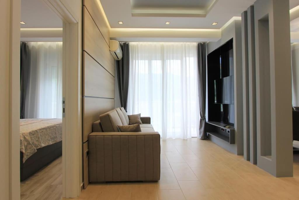Modern 1BR apartment with swimming pool — фото 1