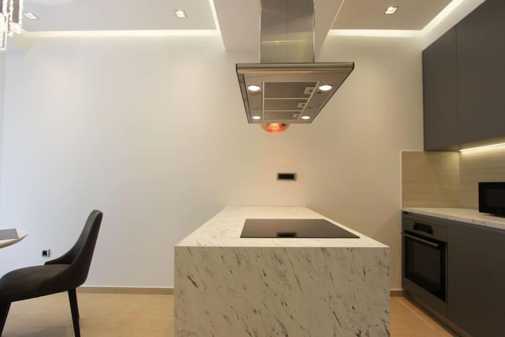 Бечичи: Modern 1BR apartment with swimming pool