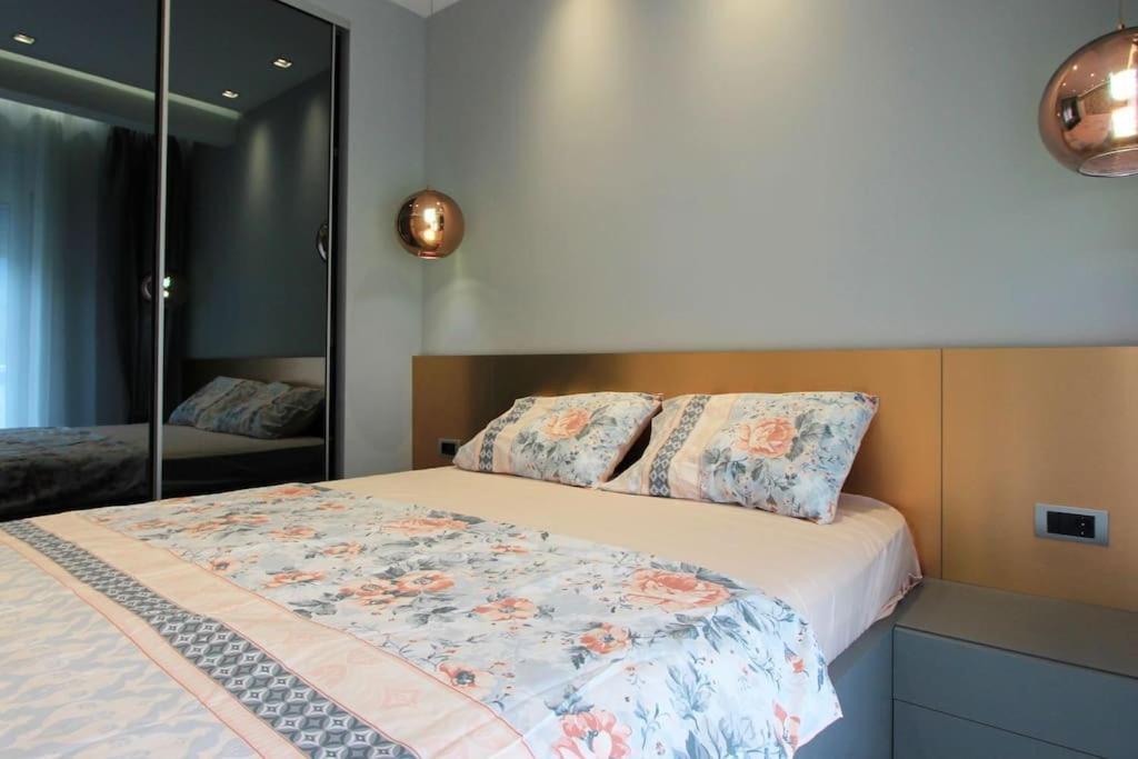 Бечичи: Modern 1BR apartment with swimming pool