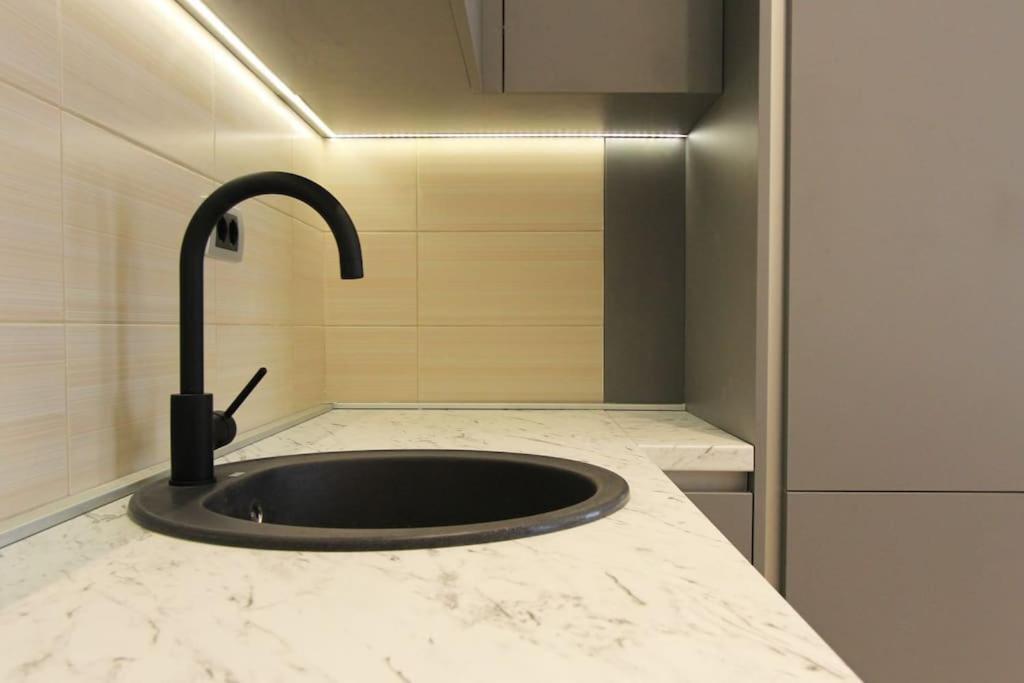 Бечичи: Modern 1BR apartment with swimming pool