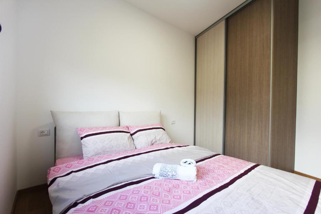 Бечичи: Minimalist stylish 1 BR apartment in Tre Group