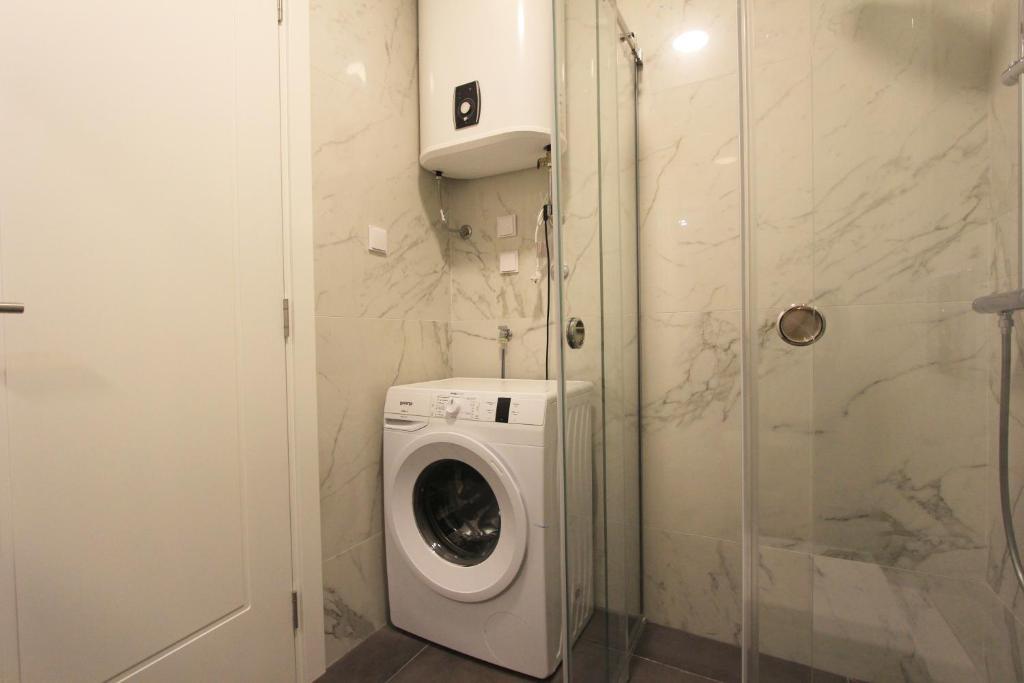 Бечичи: Minimalist stylish 1 BR apartment in Tre Group