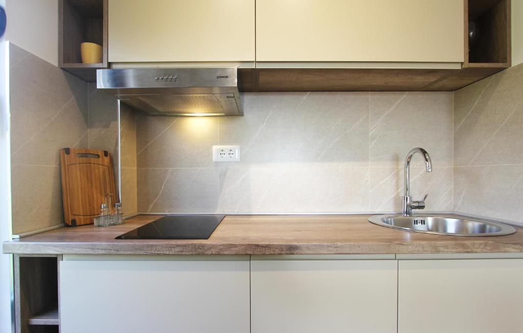 Бечичи: Minimalist stylish 1 BR apartment in Tre Group