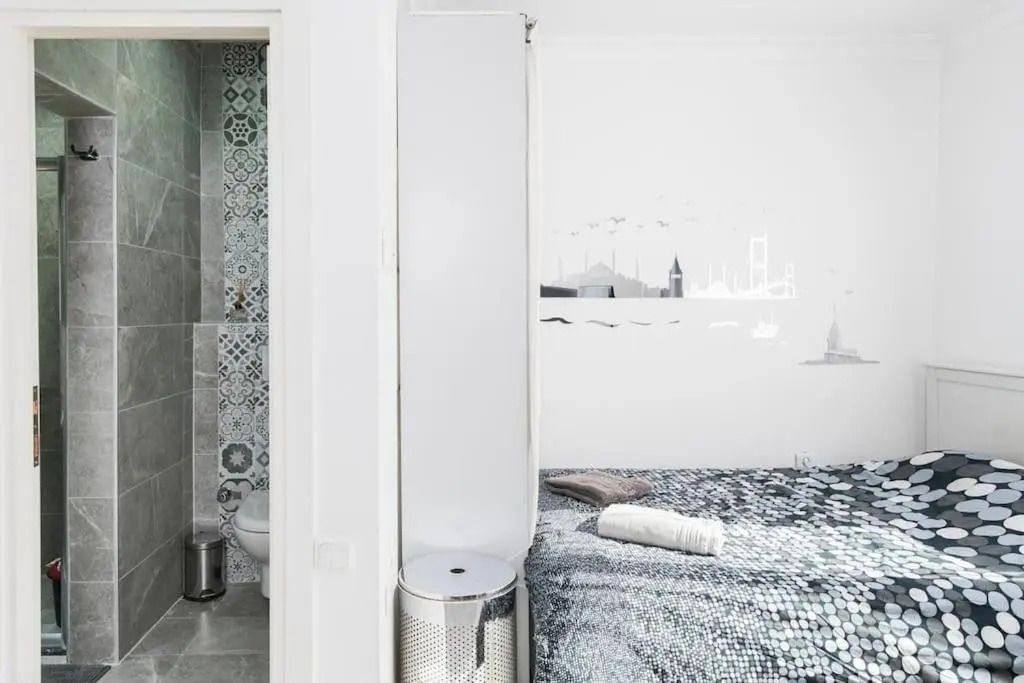 Cute 1 Room w/AC 300 meters to Istiklal Street — фото 1