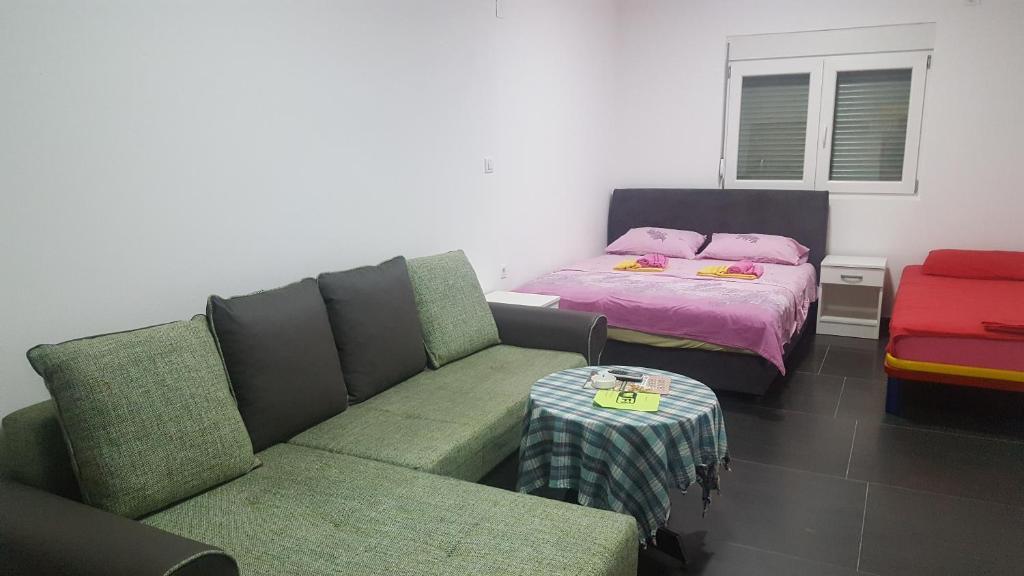 Подгорица: Apartments F