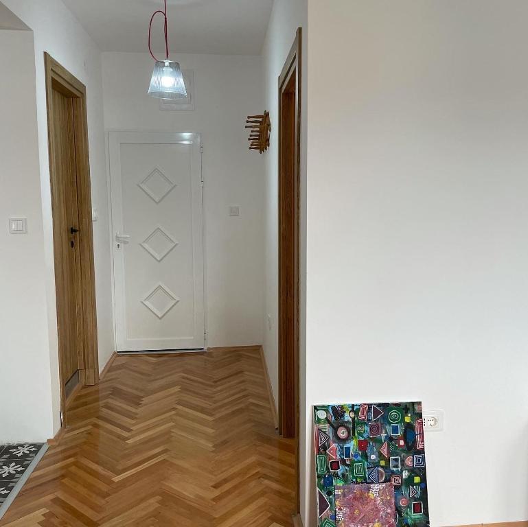 Lovely 1-bedroom condo with 2-patios and parking — фото 1
