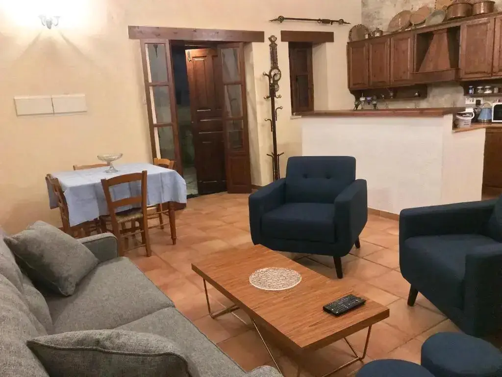 Лофу: Komi Lofou House in Lofou