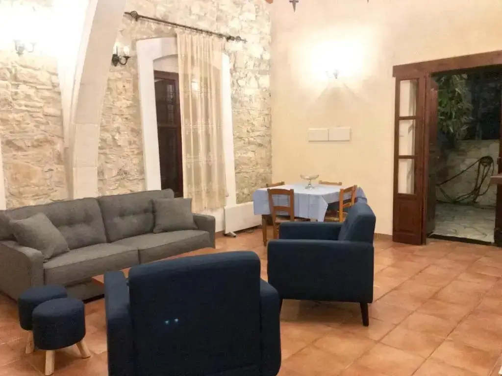 Лофу: Komi Lofou House in Lofou