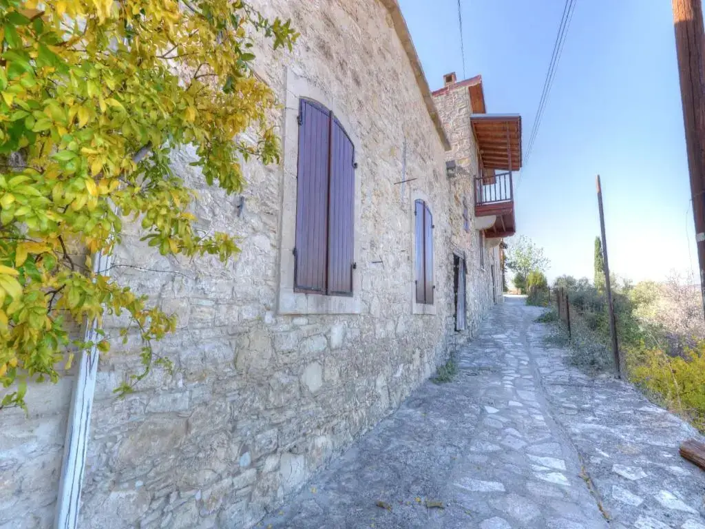 Лофу: Komi Lofou House in Lofou
