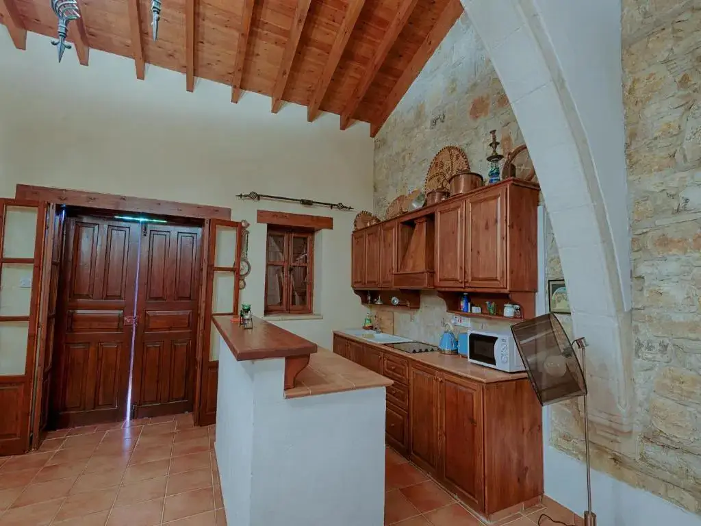 Лофу: Komi Lofou House in Lofou