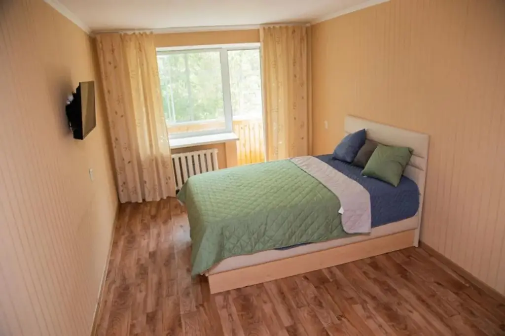 Комсомольск-на-Амуре: Апартаменты ApartLand Комсомольская 65