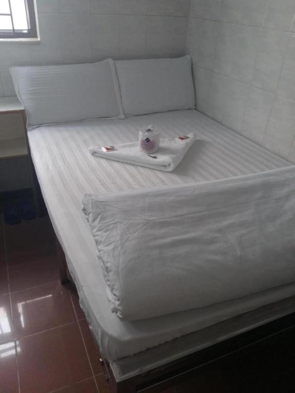 Гонконг: New Yan Yan Guest House reception 9th floor Flat E4 E6