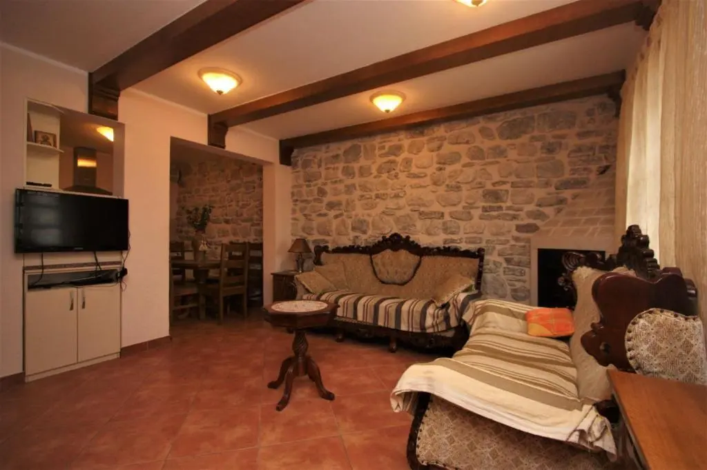Пераст: Antique 3 BR House next to Admiral