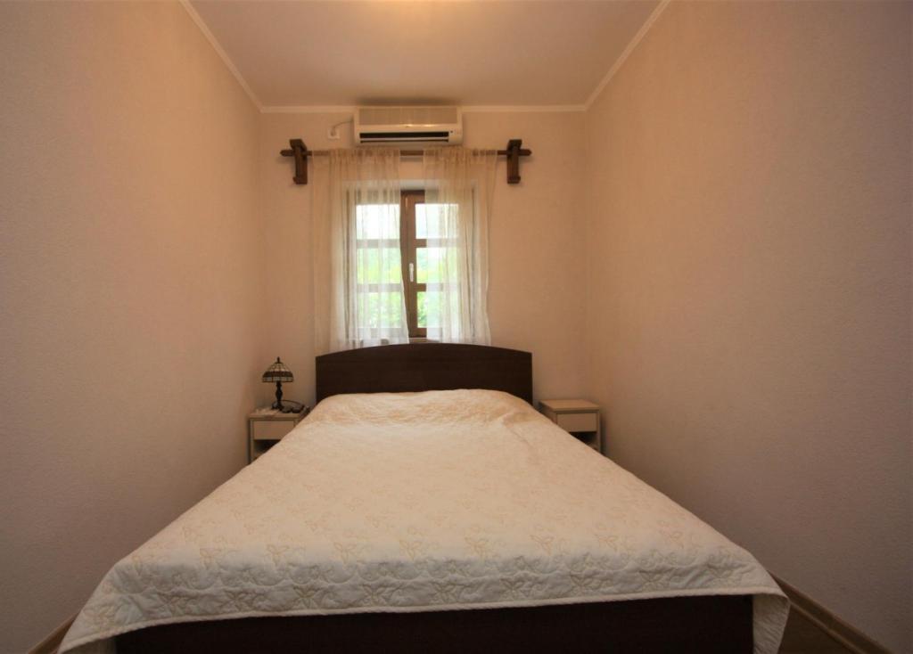 Пераст: Antique 3 BR House next to Admiral