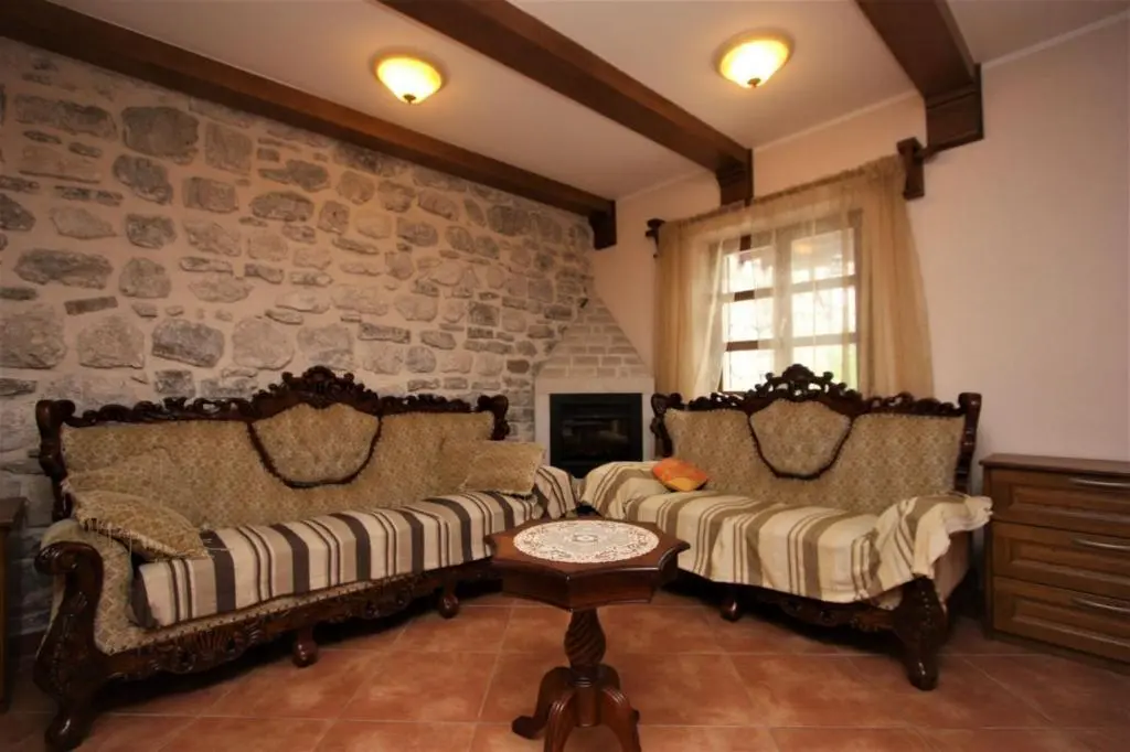 Пераст: Antique 3 BR House next to Admiral