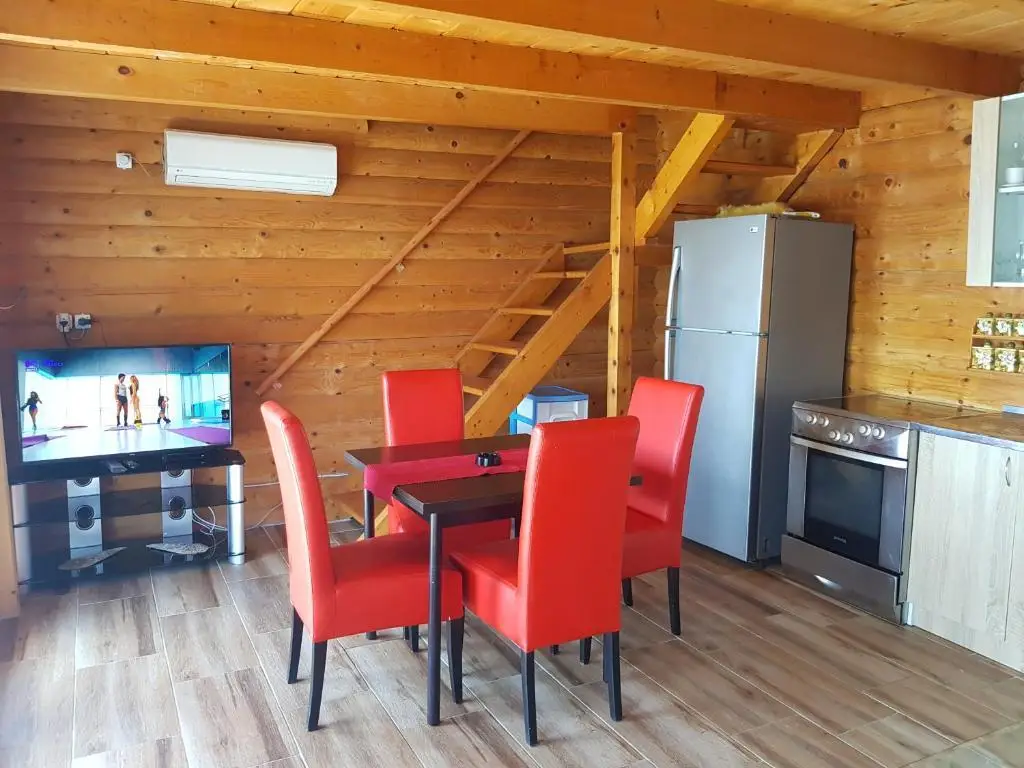 Бусат: Summer Holiday House Mm
