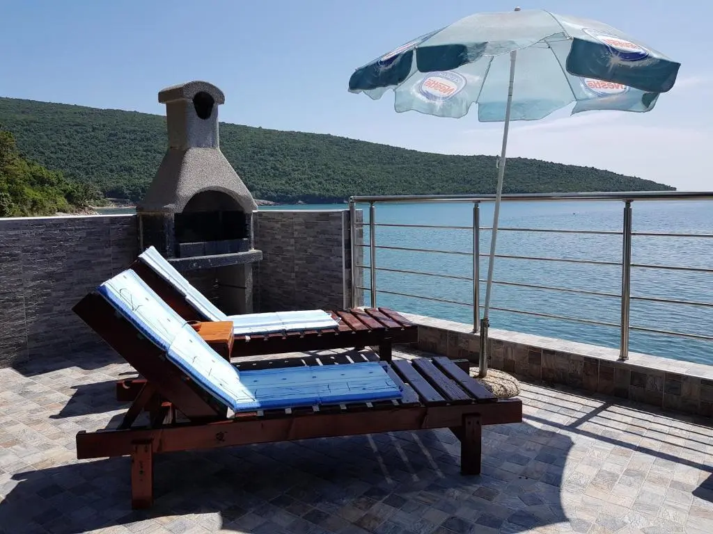 Бусат: Holiday House Kruce