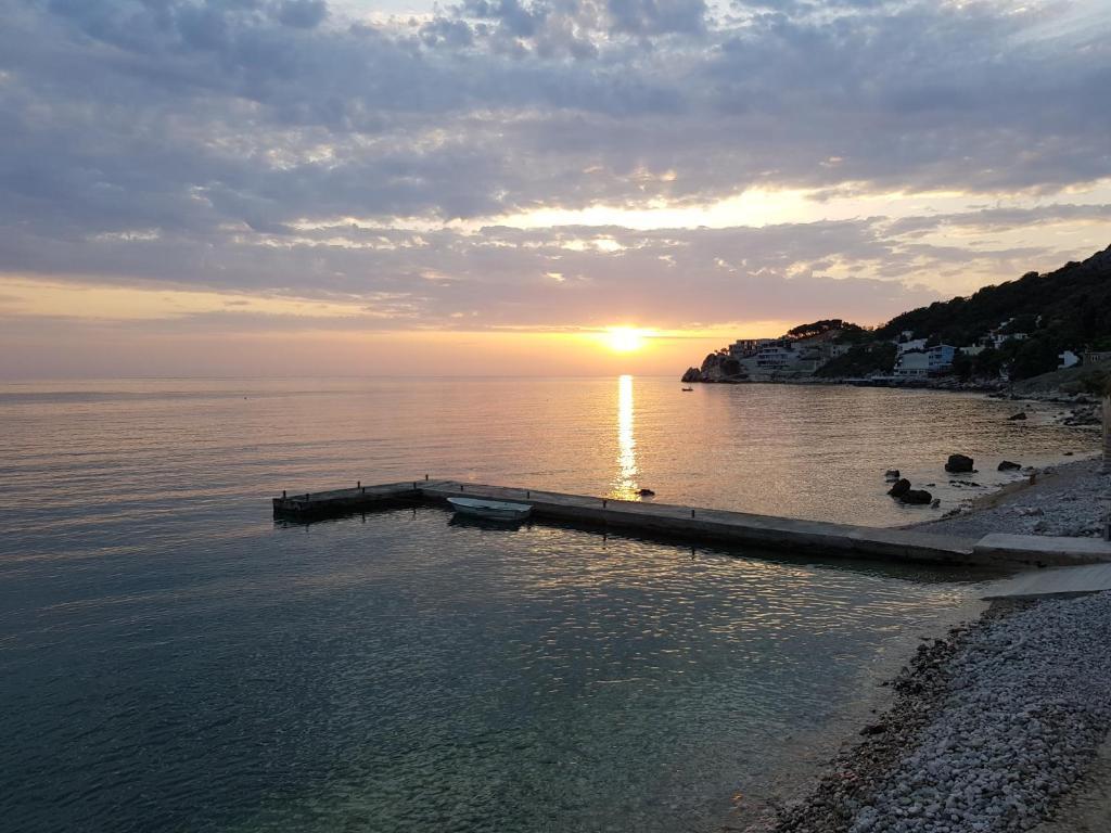 Бусат: Holiday House Kruce