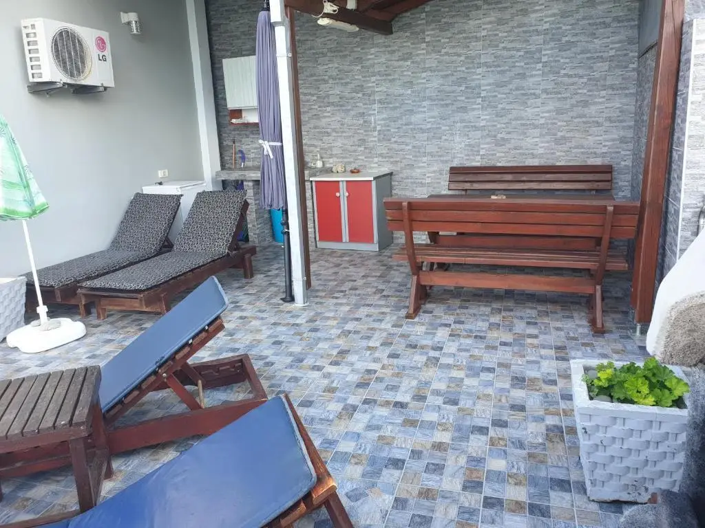 Бусат: Holiday House Kruce