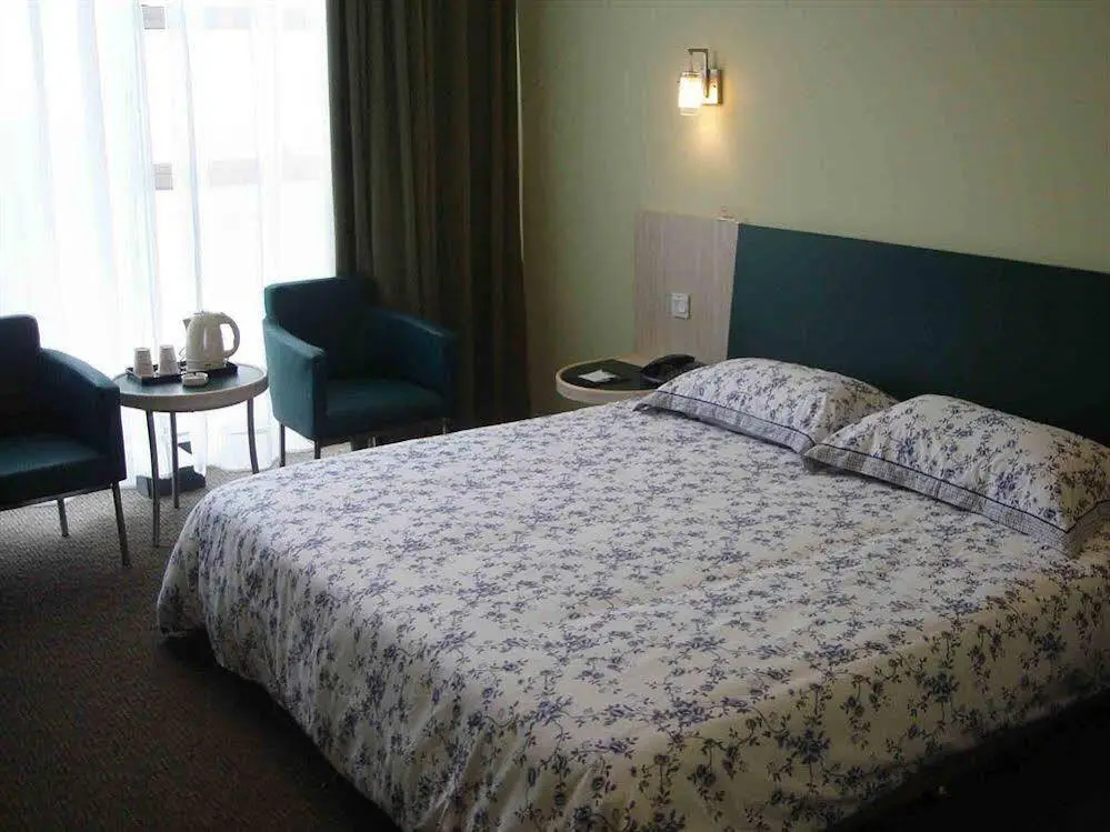 Шанхай: Motel168 Shanghai East JingLing Road Inn
