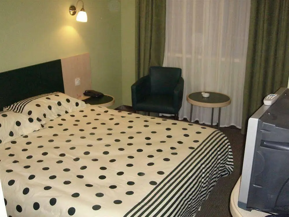Шанхай: Motel168 Shanghai East JingLing Road Inn