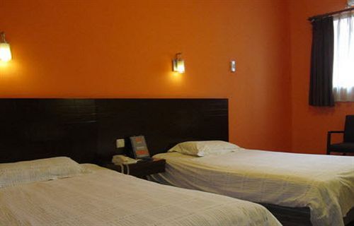 Шанхай: Motel168 Shanghai West Yan An Road Inn