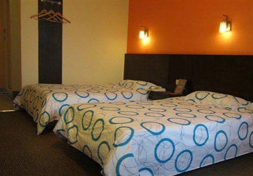 Шанхай: Motel168 Shanghai West Yan An Road Inn