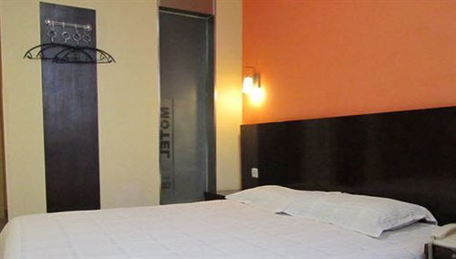 Шанхай: Motel168 Shanghai West Yan An Road Inn