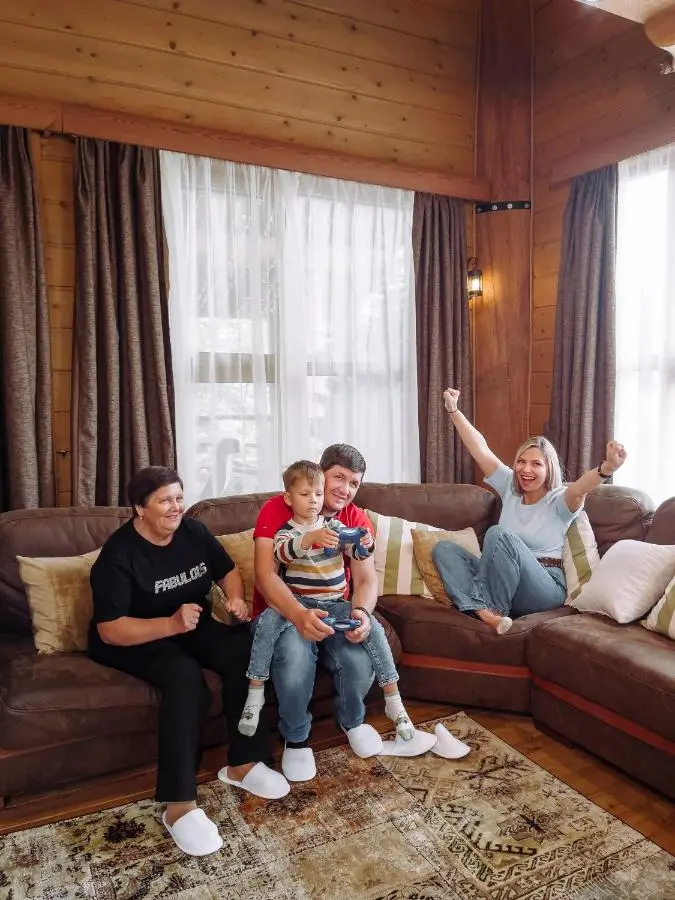 Эсто-Садок: Big Family Chalet With Jacuzzi