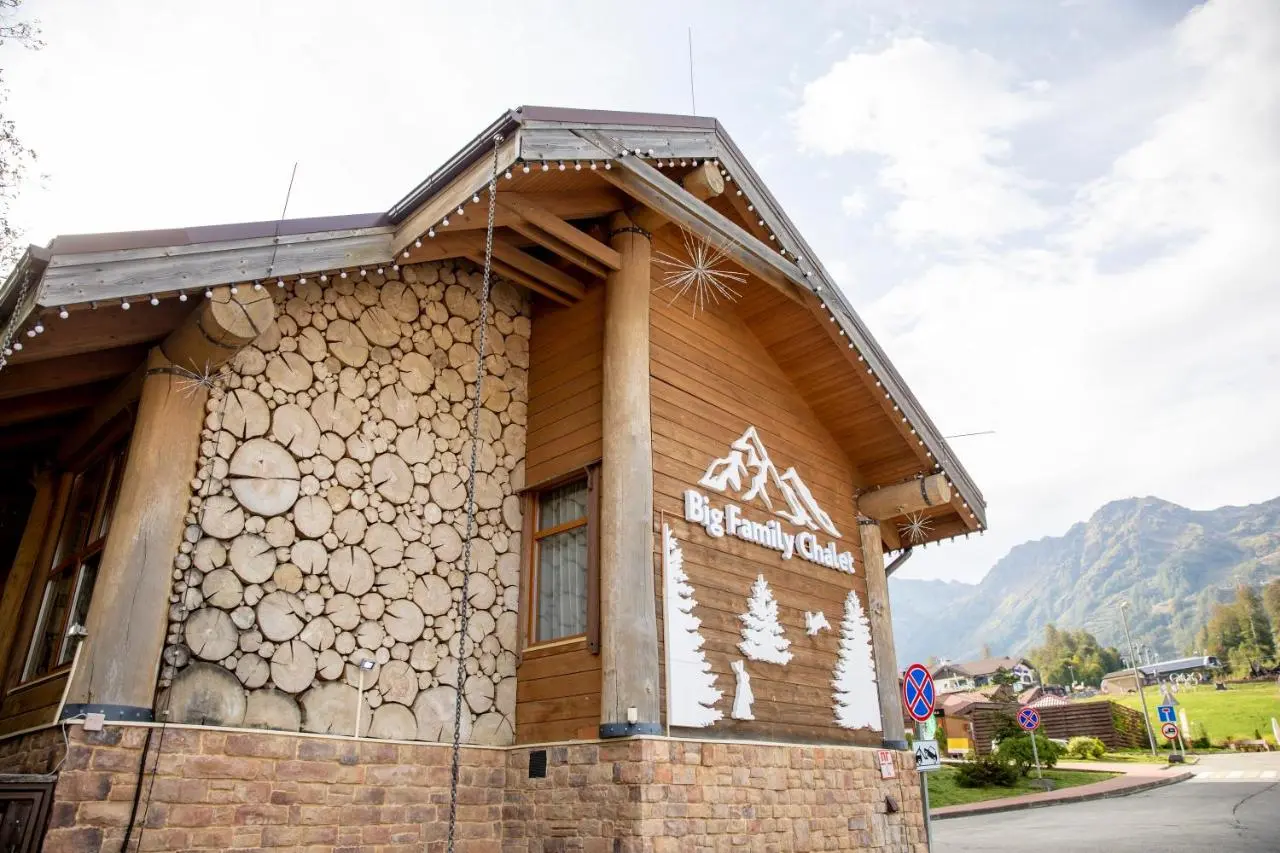 Эсто-Садок: Big Family Chalet With Jacuzzi