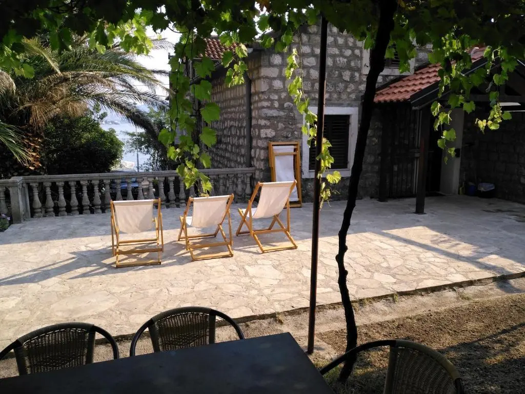 Доброта: Muki's House- just 50m from the beach
