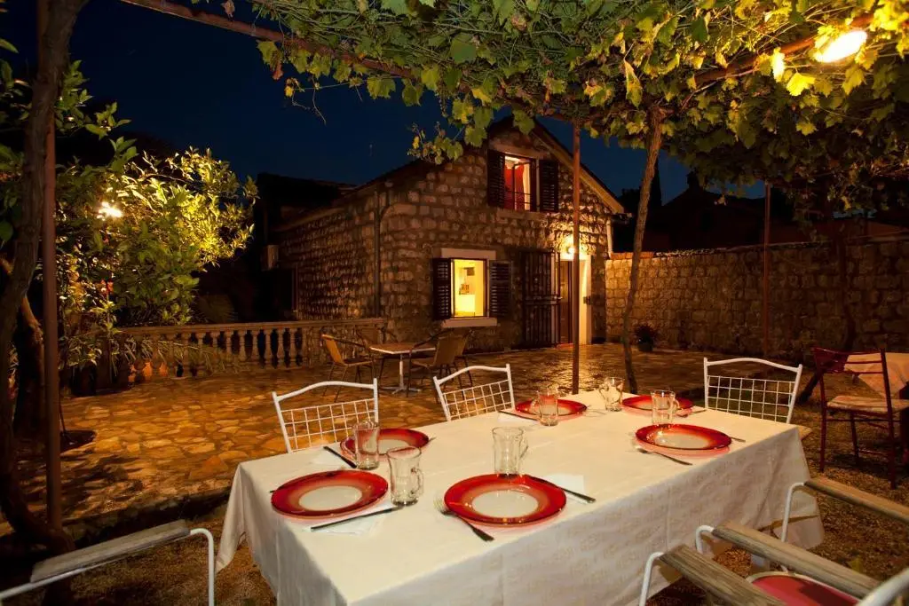 Доброта: Muki's House- just 50m from the beach