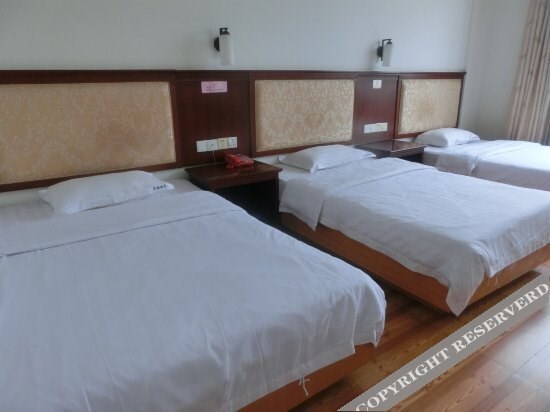 Чжаоцин: Longsheng Hotel