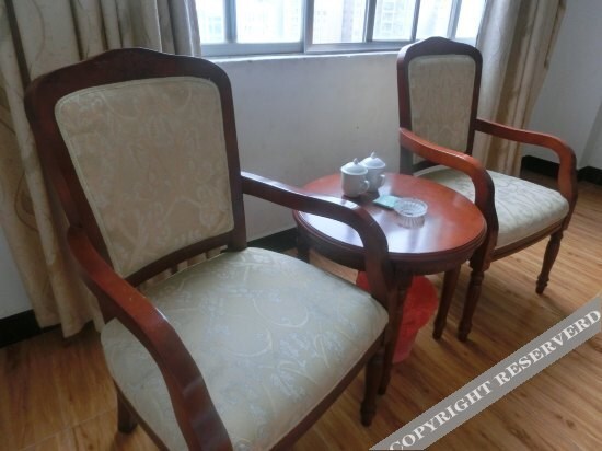 Чжаоцин: Longsheng Hotel